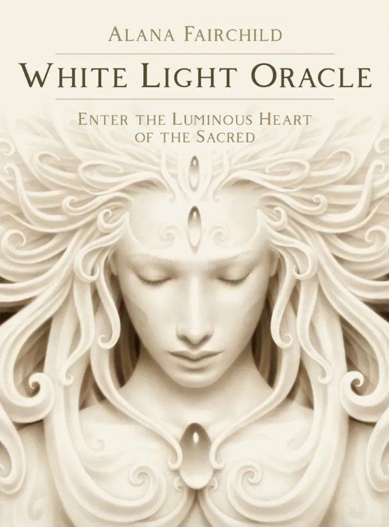 Обложка книги "Алана Фэйрчайлд: WHITE LIGHT ORACLE (44 карты+путеводитель)"