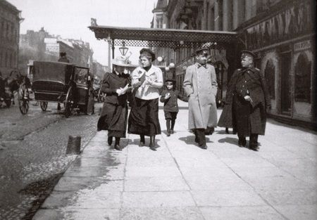 Фотография книги "Петербург вчера и сегодня. Фотоальбом = Petersburg: Yesterday & Today"