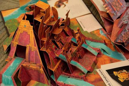 Фотография книги "Роберт Брукс: World of Warcraft. Трехмерная карта Азерота"