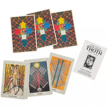 Фотография книги "Таро Тота"