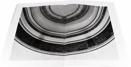 Фотография книги "Волхонка, 12. Альбом фотографий Михаила Розанова"