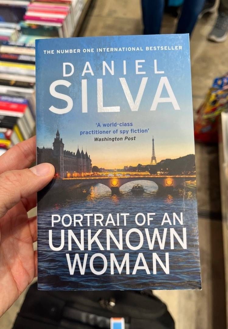 Daniel Silva: Portrait of an Unknown Woman