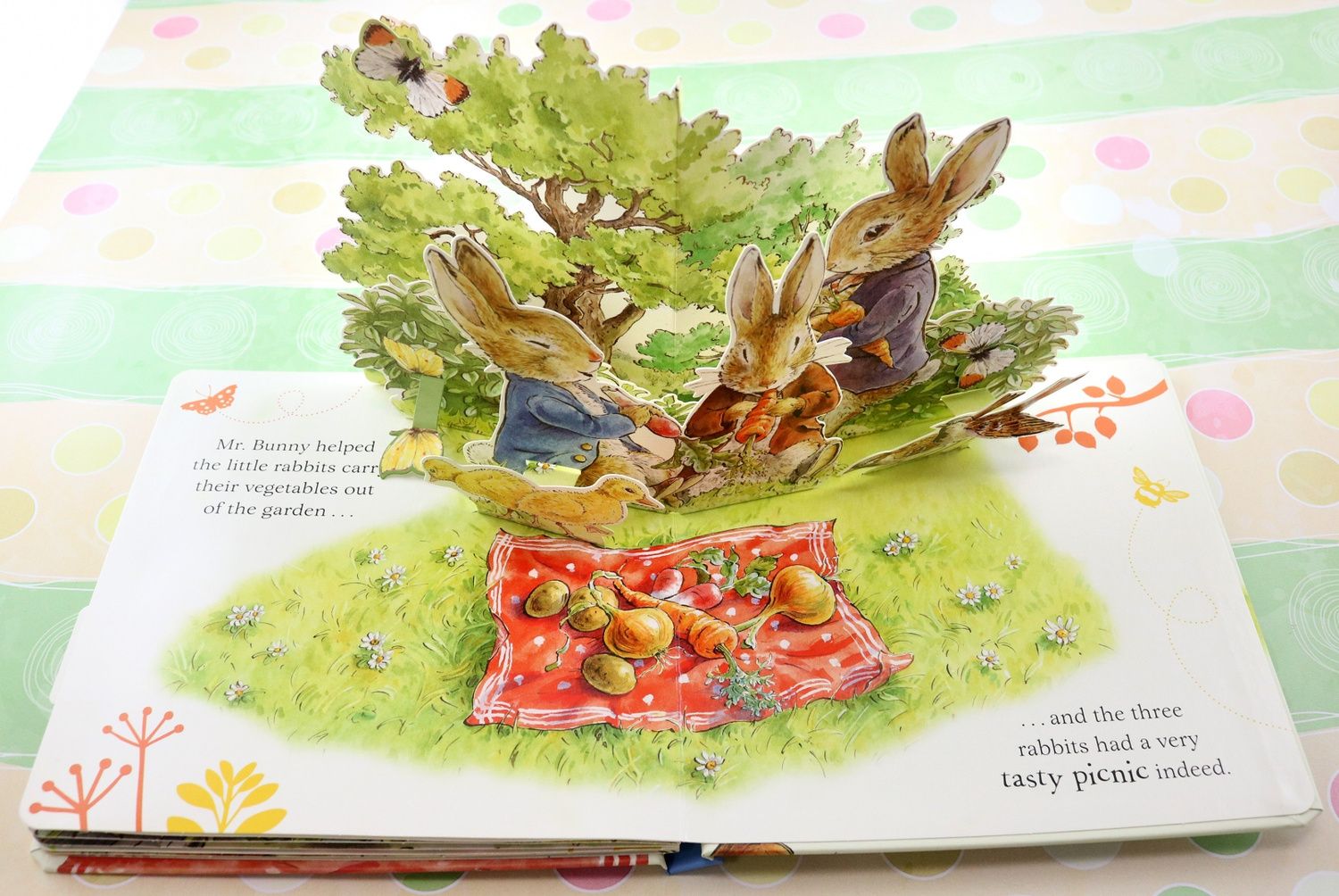 Beatrix Potter: Peter's Picnic. A Pull and Play Book