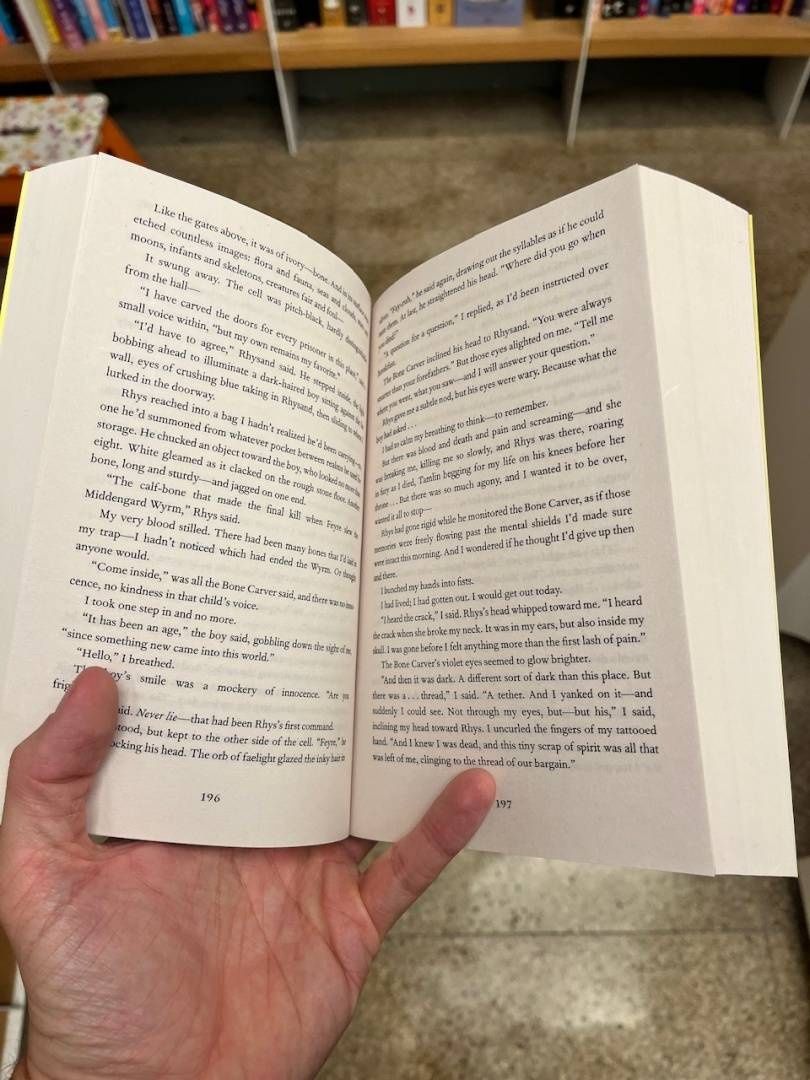Sarah Maas: A Court of Mist and Fury