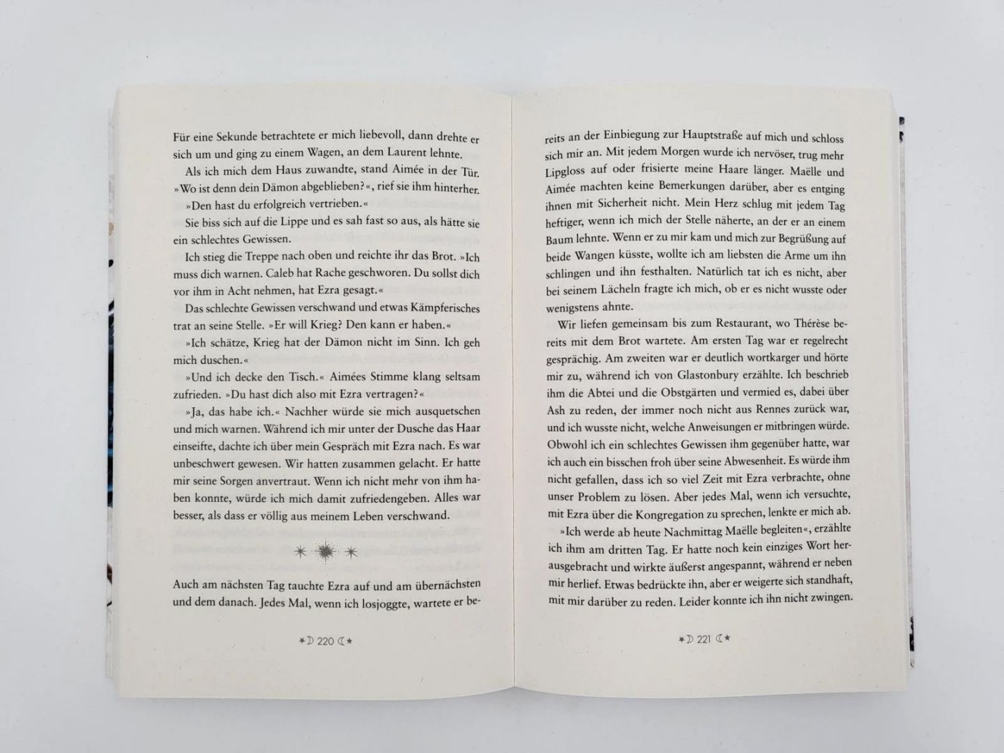 Marah Woolf: Sister of the Stars. Von Runen und Schatten