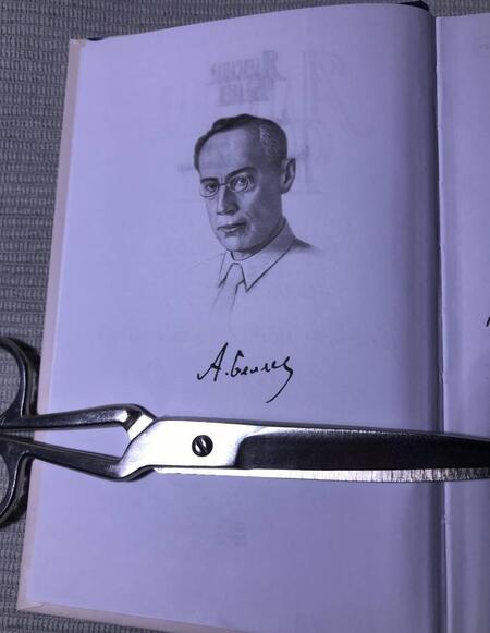 Фотография книги "Беляев: Властелин мира. Продавец воздуха"