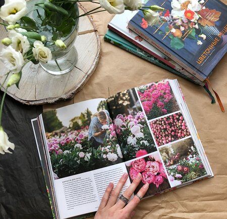Фотография книги "Бензакейн, Чай, Уэйт: Цветочный сад. Год в окружении прекрасных растений"