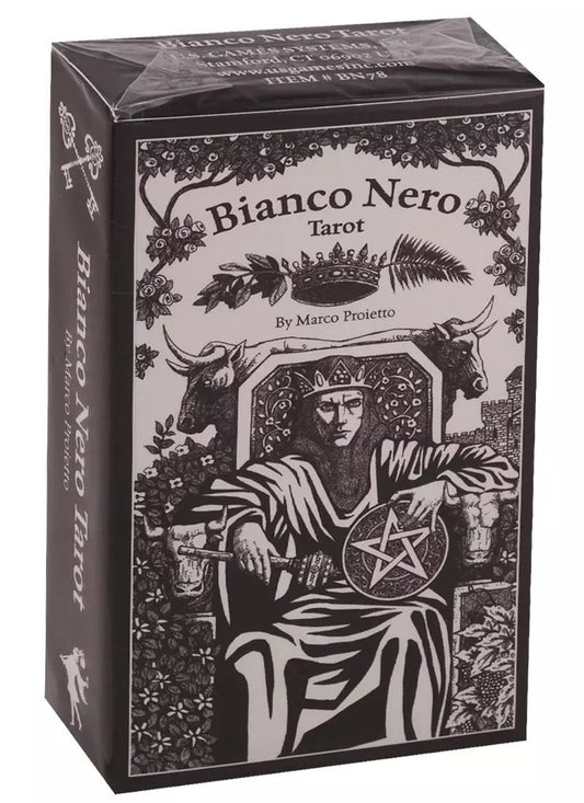 Обложка книги "Bianco Nero Tarot"