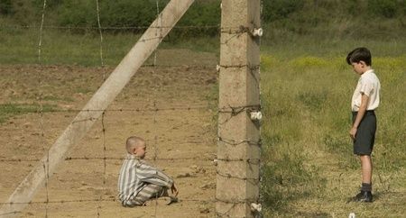 Фотография книги "Бойн: Мальчик в полосатой пижаме"