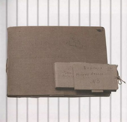 Фотография книги "Бубнова, Станиславский: Неизвестный Станиславский. Материалы к постановкам, мотивы декораций, эскизы костюмов, гримы"