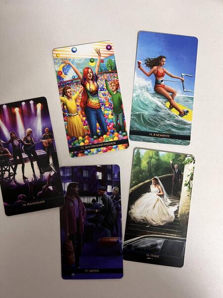 Фотография книги "Чижкова: Оракул женской мудрости (78 карт + инструкция)"