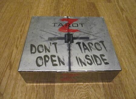 Фотография книги "Элфорд: Таро Z - Таро Зомби - Специальное Издание"
