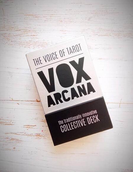 Фотография книги "Голос Таро. Зов Арканов (80 карт+книга на английском языке)"