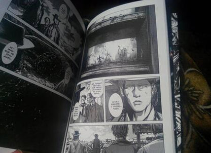 Фотография книги "Говард Лавкрафт: Сияние извне"