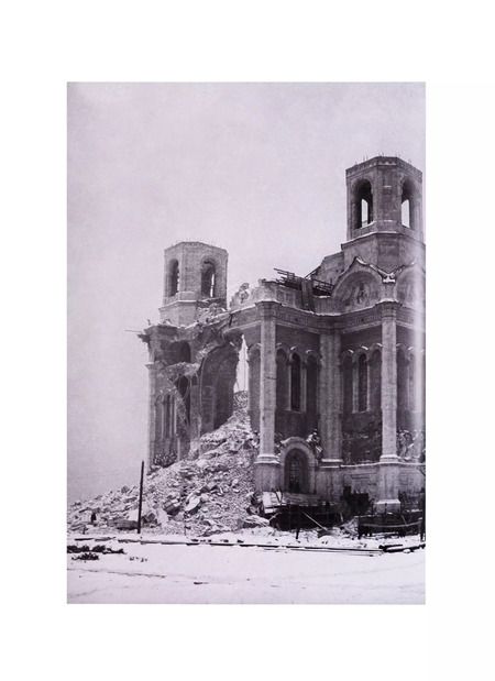 Фотография книги "Храм Христа Спасителя. Фотохроника разрушения"