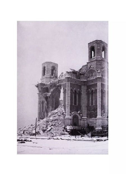 Фотография книги "Храм Христа Спасителя. Фотохроника разрушения"