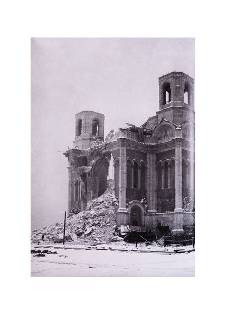 Фотография книги "Храм Христа Спасителя. Фотохроника разрушения"