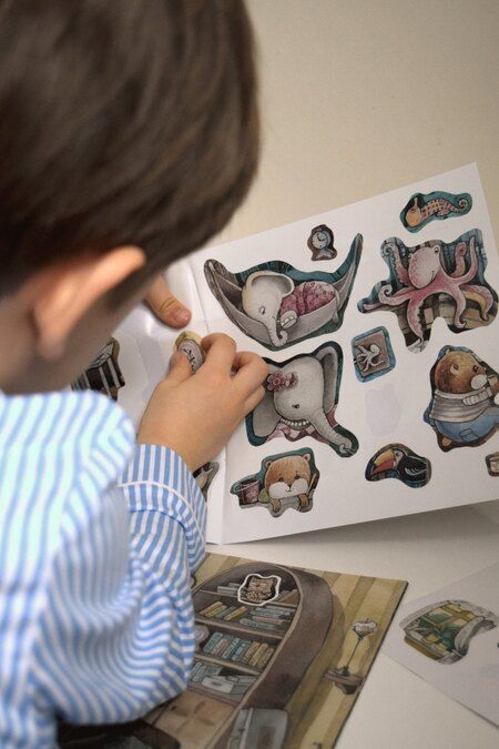 Фотография книги "Лариса А.: Развивающие наклейки "Музыкальные соседи". 40 наклеек + раскраска"