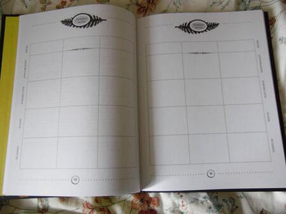 Фотография книги "Лопухина: Witch Journal. Ведьмовские практики круглый год"