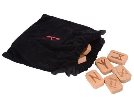 Фотография книги "Луна: Набор Руны. Тайны рунической магии"