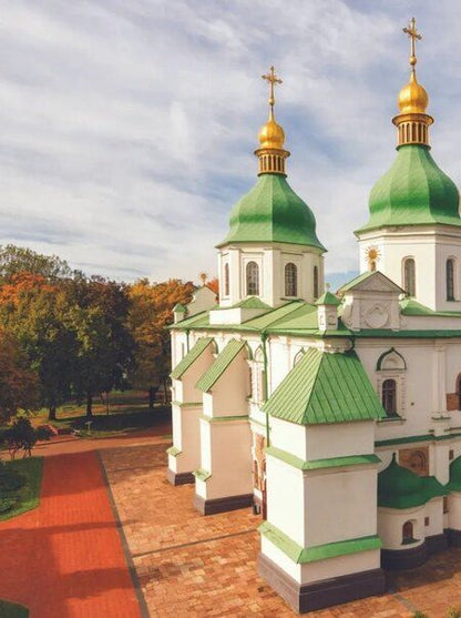 Фотография книги "Мамонтов, Поспелов, Рогинский: Храмы Победы"