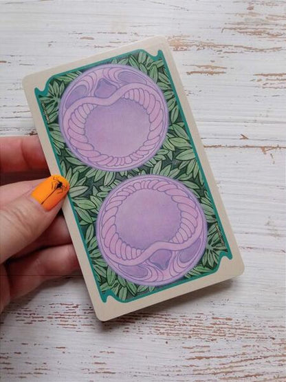 Фотография книги "Мэтт Хьюз: Таро Эфирных видений. Ethereal Visions Illuminated"