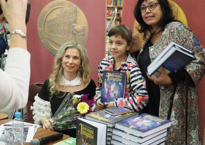 Фотография книги "Оксана Стази: Тайна старой пещеры. Книга 2"