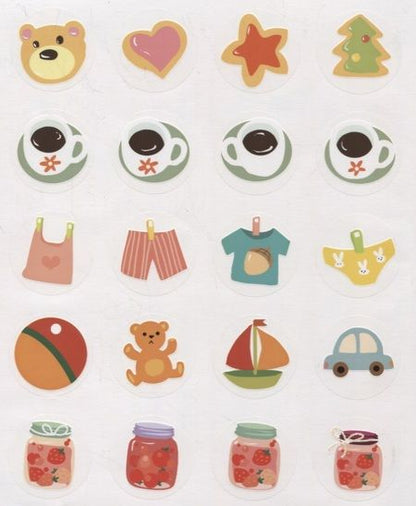 Фотография книги "Помогаем маме. Мои первые наклейки многоразовые"