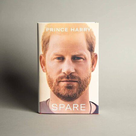 Фотография книги "Принц Гарри: Spare"