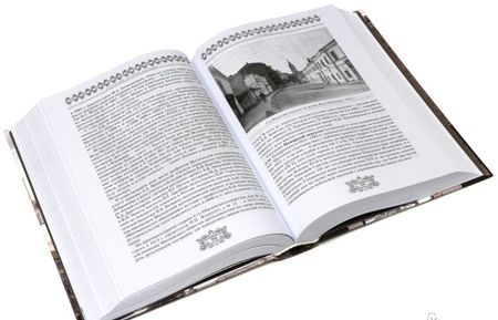 Фотография книги "Сергей Романюк: Переулки старой Москвы. История. Памятники архитектуры. Маршруты"