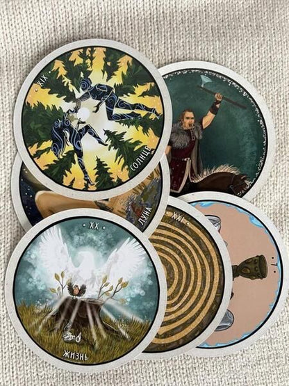 Фотография книги "Солодилова: Таро Шаманского мира. 78 круглых карт и руководство"