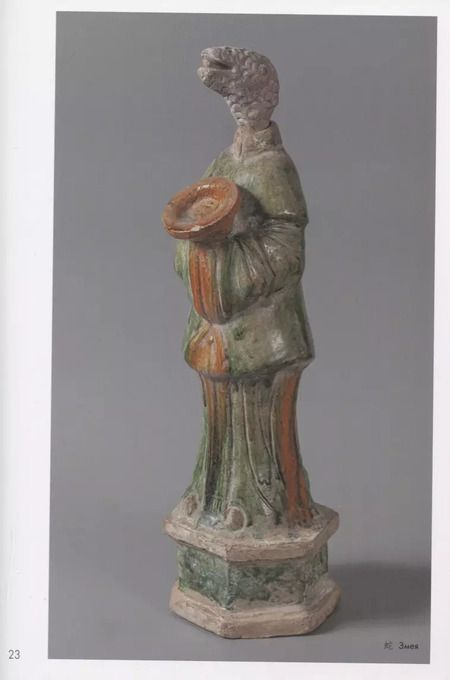 Фотография книги "Стражи времени. Керамическая скульптура Древнего Китая"