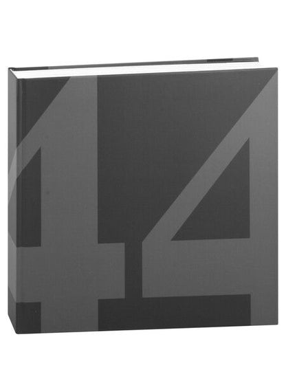 Фотография книги "СТУДИЯ 44. Проекты и постройки 2017–2022"