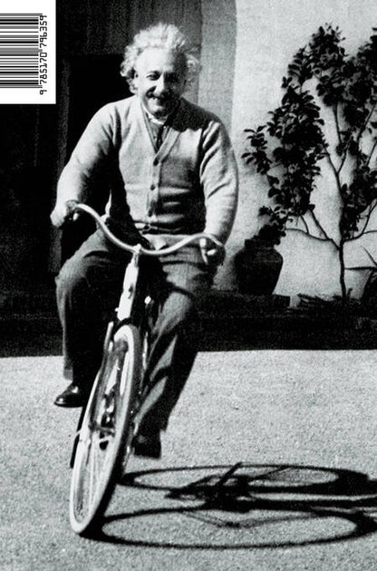 Фотография книги "Уолтер Айзексон: Альберт Эйнштейн. Его жизнь и его Вселенная"