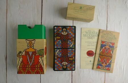 Фотография книги "Wiener Secession Tarot. Wien 1906. Limited Edition"