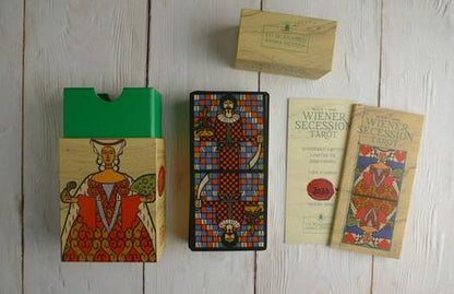 Фотография книги "Wiener Secession Tarot. Wien 1906. Limited Edition"